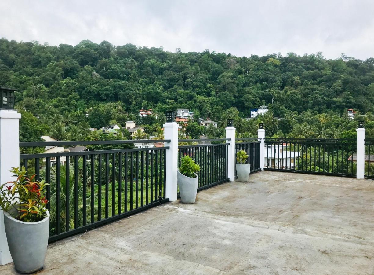 Tranquil Quarter Hotel Kandy Bagian luar foto