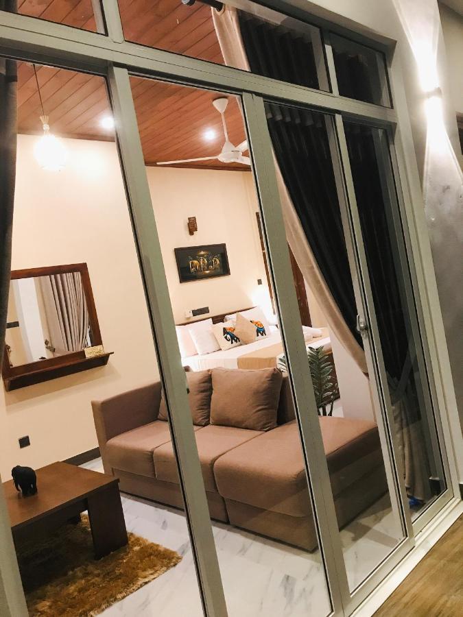 Tranquil Quarter Hotel Kandy Bagian luar foto