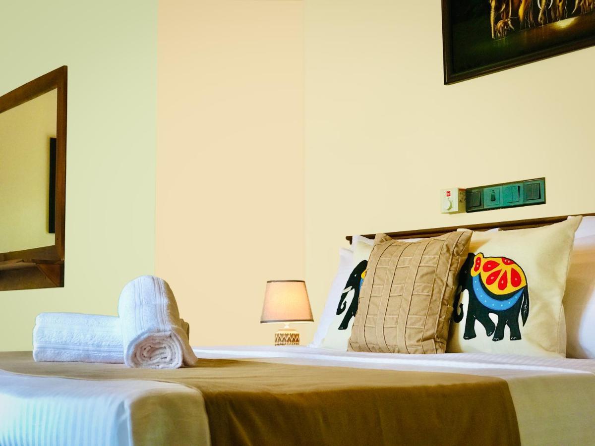Tranquil Quarter Hotel Kandy Bagian luar foto
