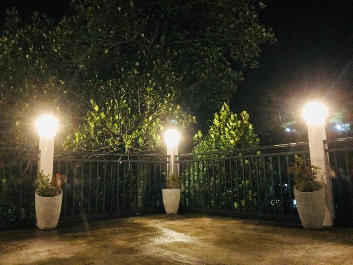 Tranquil Quarter Hotel Kandy Bagian luar foto