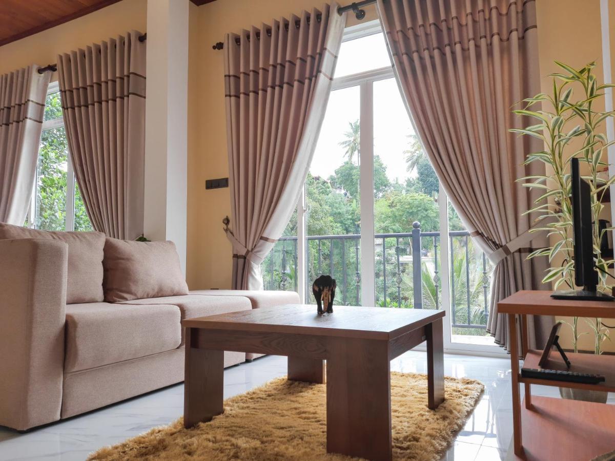 Tranquil Quarter Hotel Kandy Bagian luar foto