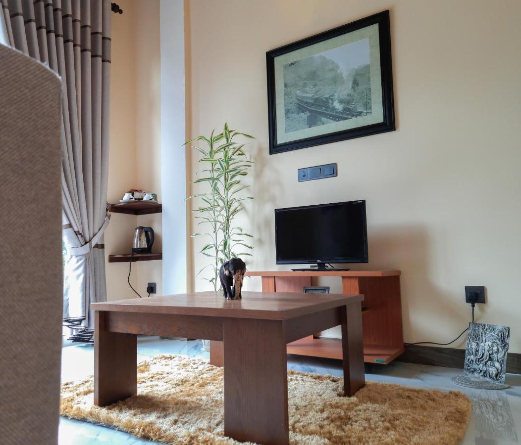 Tranquil Quarter Hotel Kandy Bagian luar foto