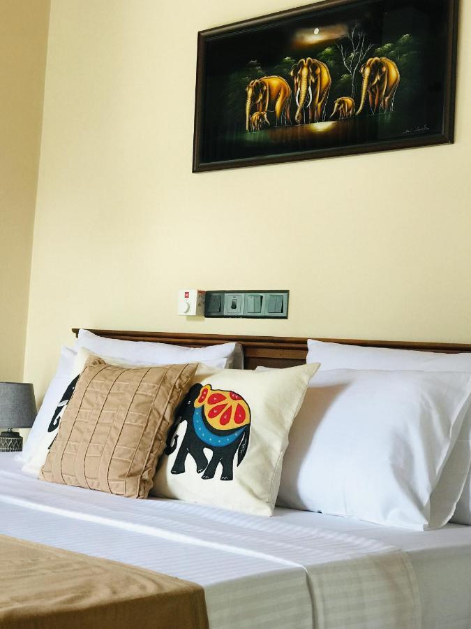 Tranquil Quarter Hotel Kandy Bagian luar foto